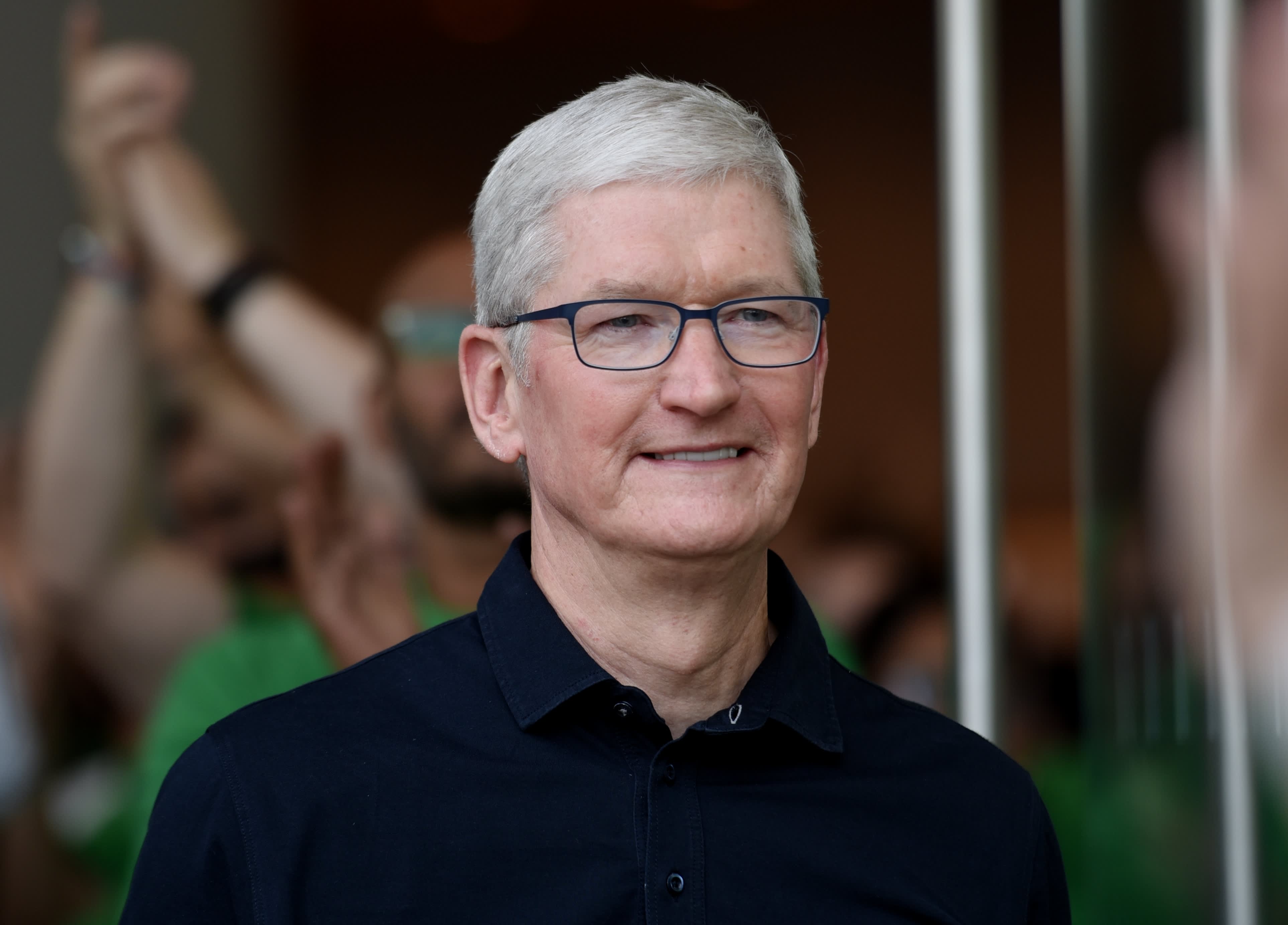 #CEO Tim Cook says layoffs are a ‘last resort’ and not something Apple is considering right now  #Usa #Miami #Nyc #Houston #Uk #Es