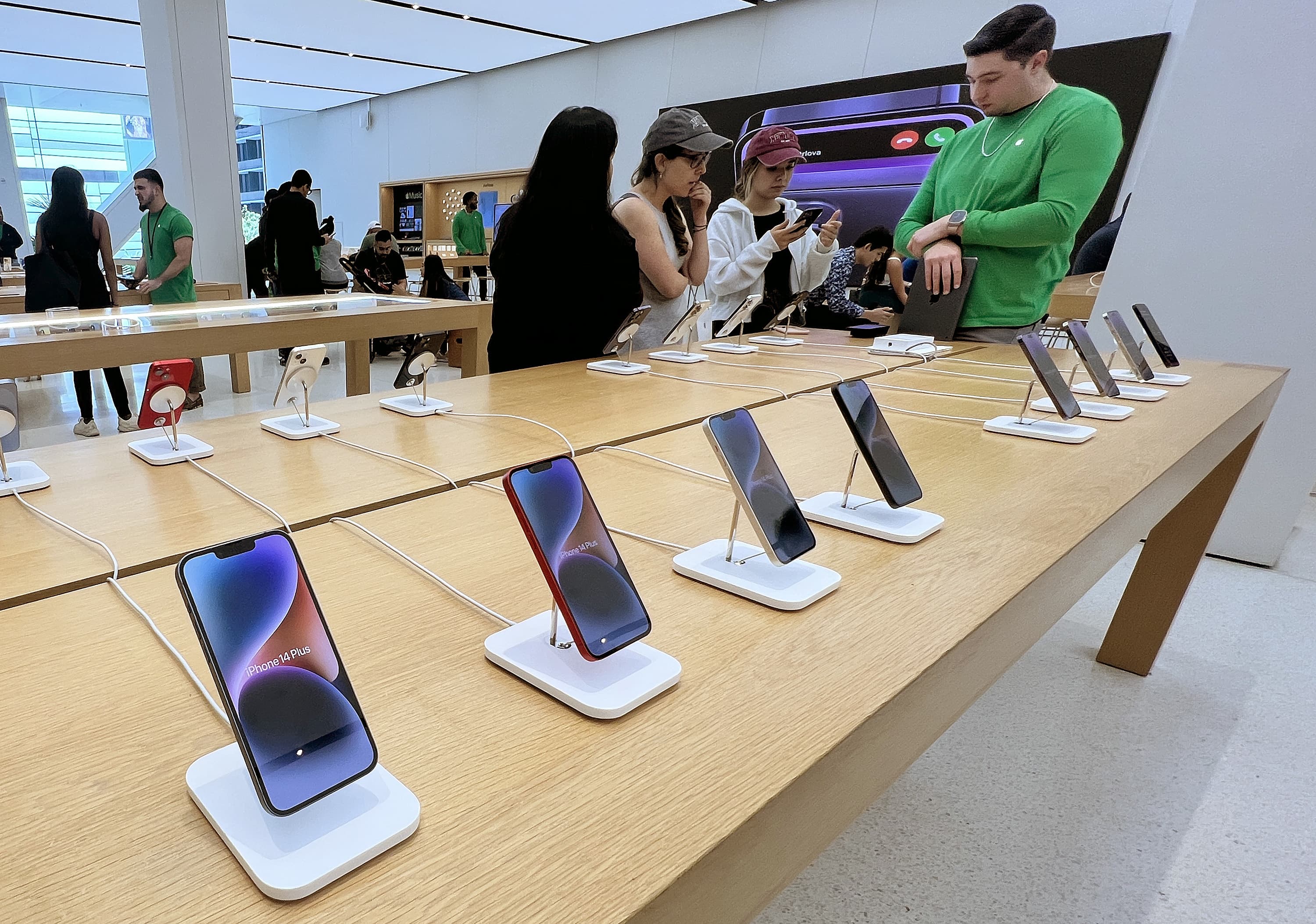Apple's quarter eases concerns about mobile device demand, with a China sales beat to boot
