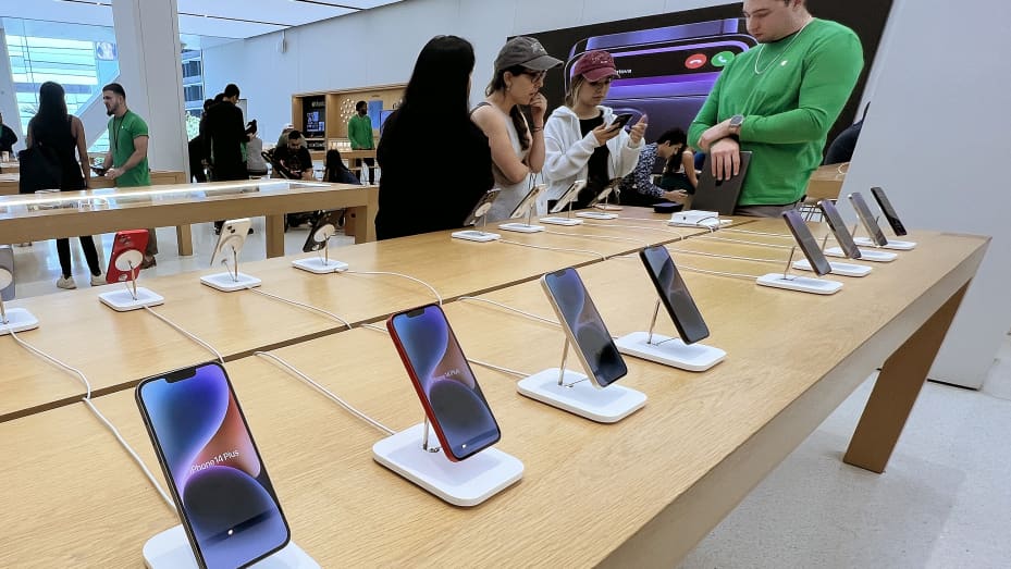 Unique features make Miami Apple store look like no other