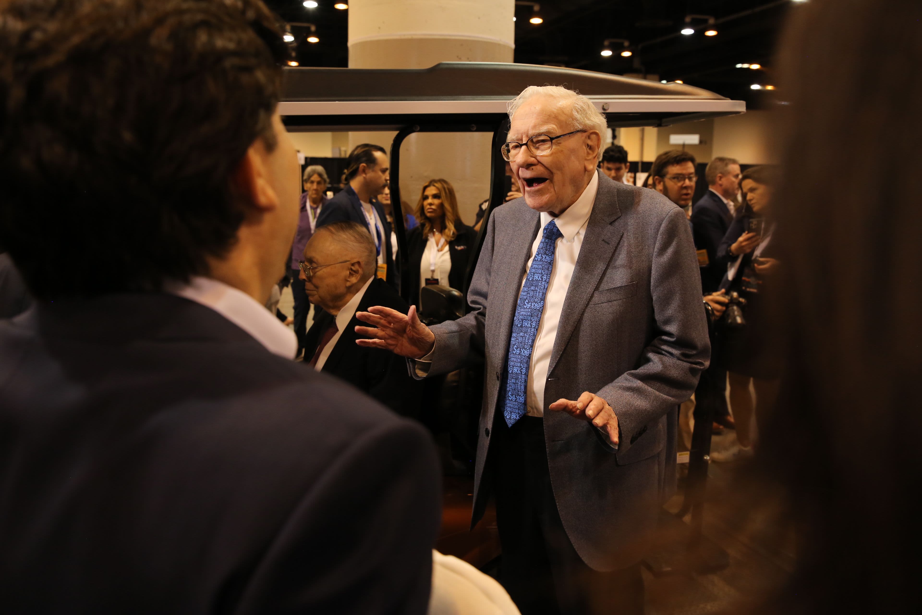 Just 5 stocks make up the lion's share of Warren Buffett's stock portfolio.  Here is what they are