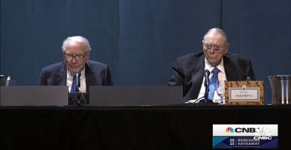 Warren Buffett and Greg Abel respond to question on BNSF derailments