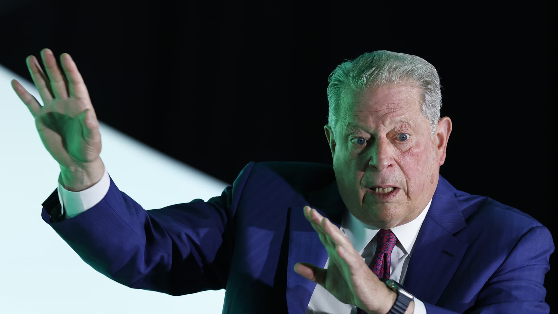 Apple says longtime administrators Al Gore and James Bell are retiring from the board