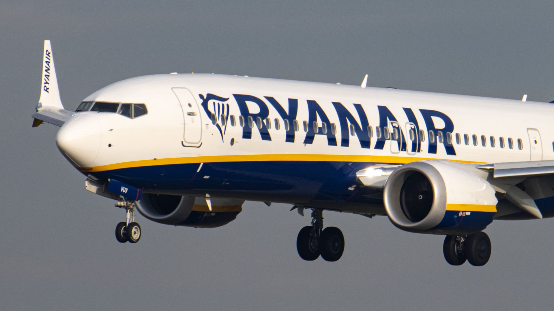 Ryanair orders at least 150 of Boeing’s largest 737 Max planes