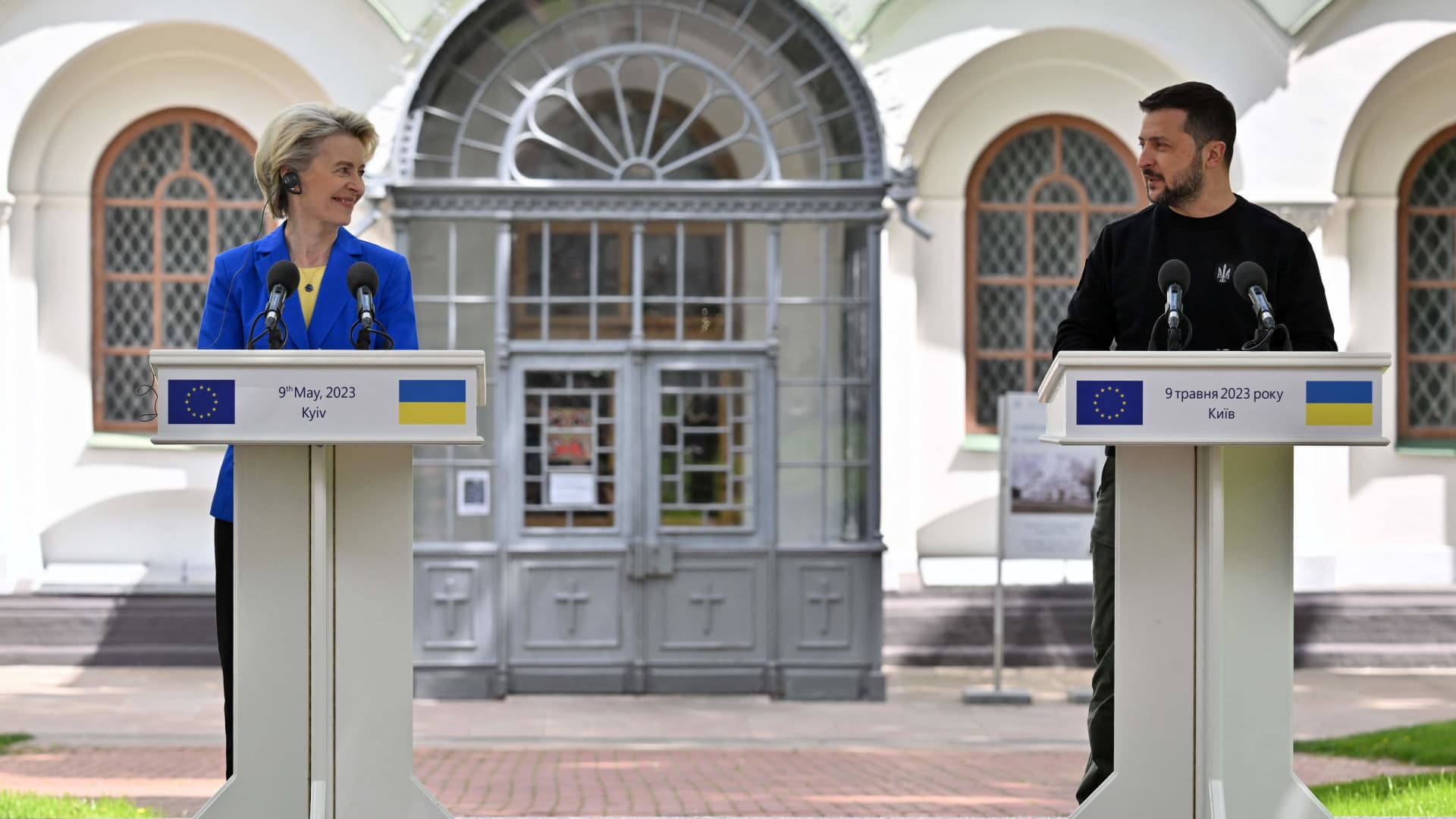 President of the European Commission Ursula von der Leyen (L) and Ukrainian President Volodymyr Zelensky (R) take part in a press conference in Kyiv on May 9, 2023. European Commission President Ursula von der Leyen arrived in Kiev on May 9, 2023, to mark Europe Day and show her support for Ukraine in the face of the Russian offensive, on the day Moscow commemorates the victory over Nazi Germany.