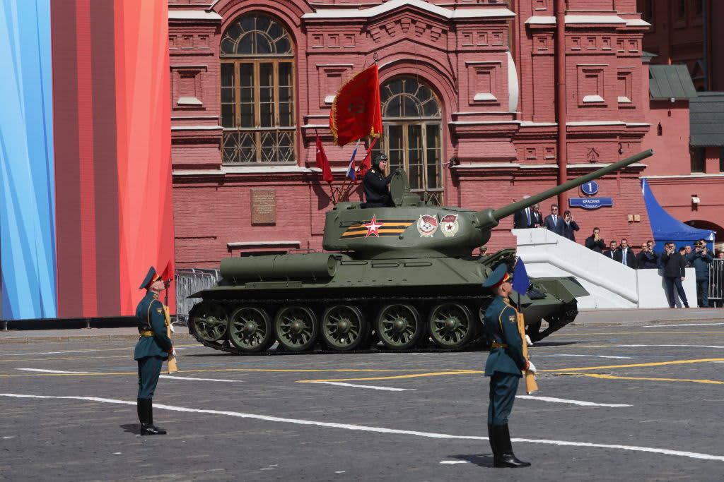푸틴의 탱크 1인용 군사퍼레이드는 러시아를 난처하게 만들었다.