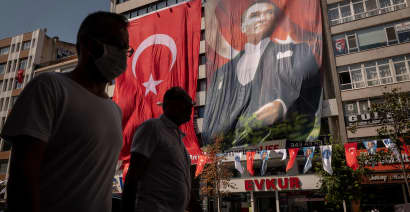 Turkey's inflation accelerates to nearly 70% in April 
