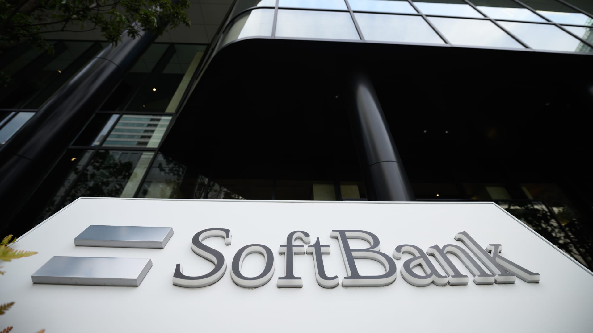 Photo of SoftBank shares drop after its Vision Fund tech investment unit posts a $32 billion record loss