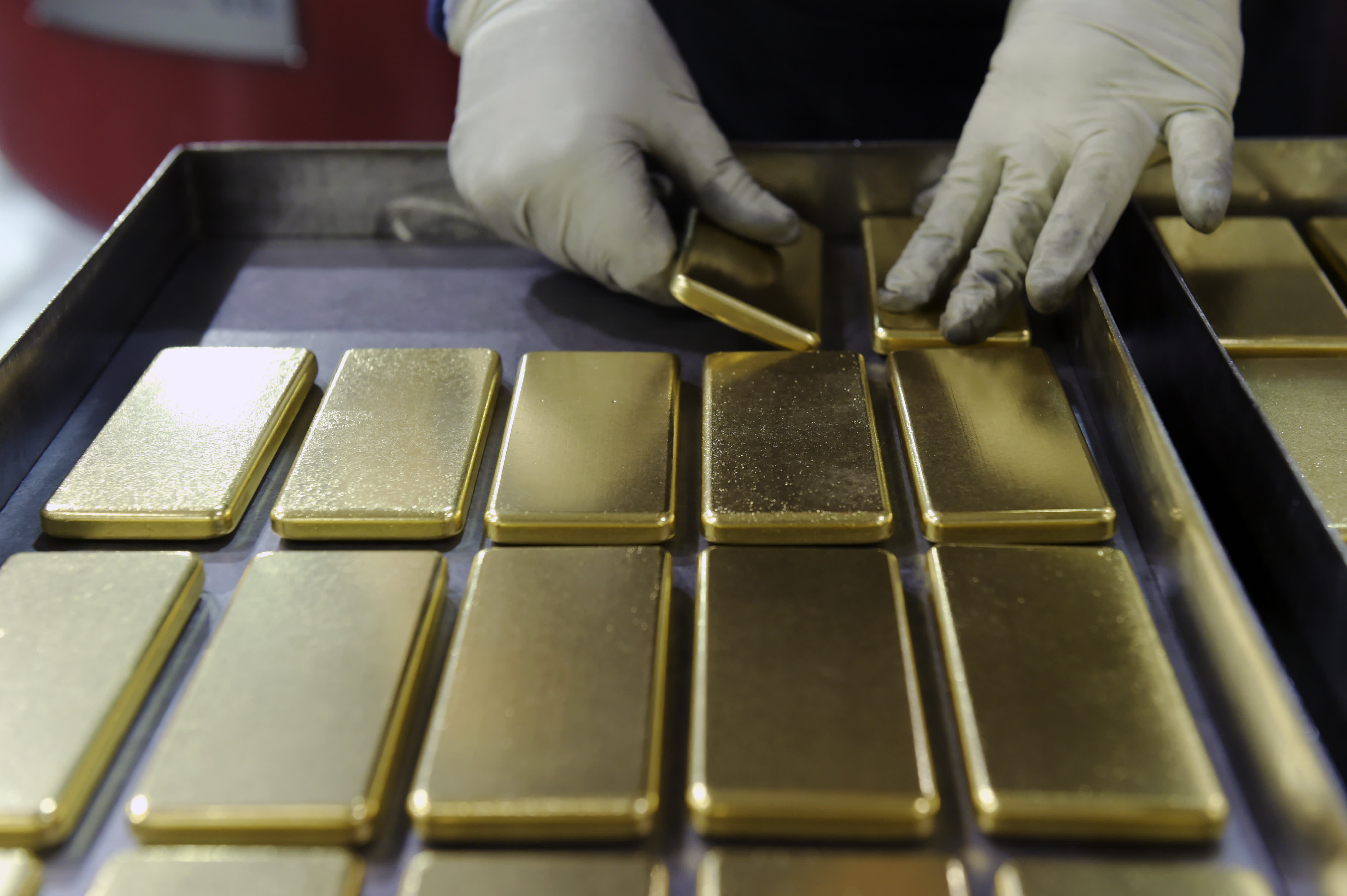Die Amerikaner glauben, dass Gold als langfristige Investition den Aktien überlegen ist