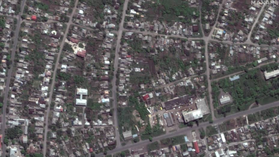 Maxar satellite imagery comparing the before/after destruction of School #12 and apartment buildings in Bakhmut, Ukraine. 