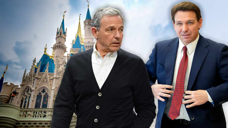 Disney v. DeSantis: De ce guvernatorul Floridei s-a luptat cu gigantul media al Americii