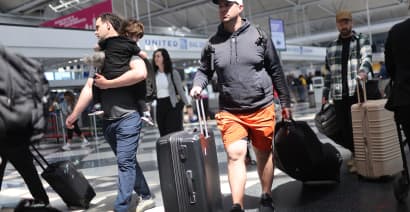 Memorial Day air travel tops 2019 levels as consumers shell out for trips