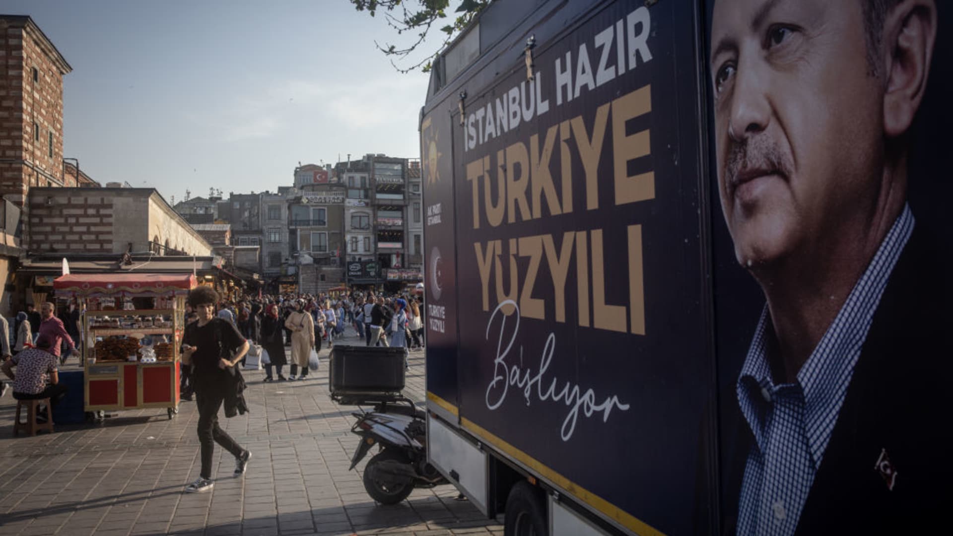Erdogan ahead after acrimonious campaigns