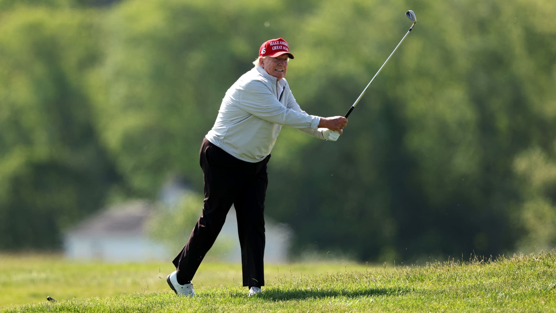 Trump prévoit un swing de collecte de fonds pour 2024 avec un événement sur son terrain de golf