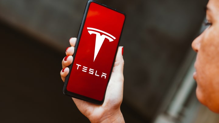 cnbc.com - Pia Singh - Deutsche Bank trims Tesla price target, cites risks to the electric vehicle maker's prospects going forward