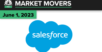 Salesforce tumbles despite strong earnings. Here’s what the pros say