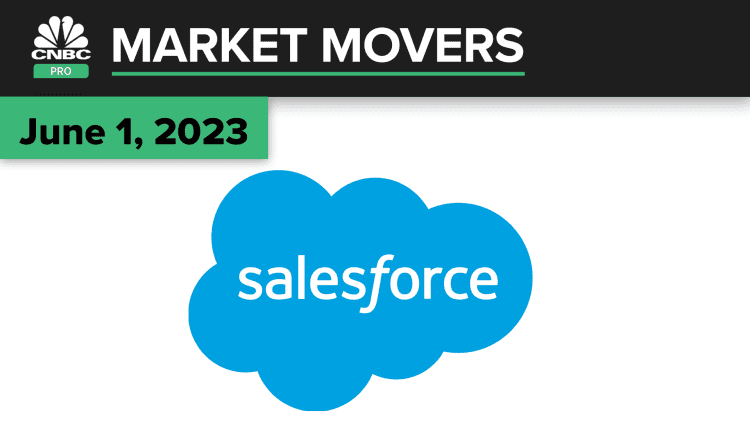 Salesforce shares tumble despite strong earnings. Here's what the pros have to say