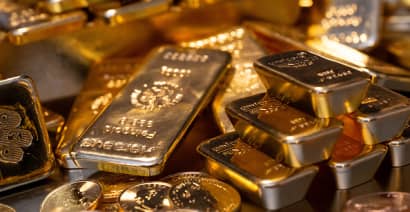 Gold falls as yields gain after U.S. payrolls rise