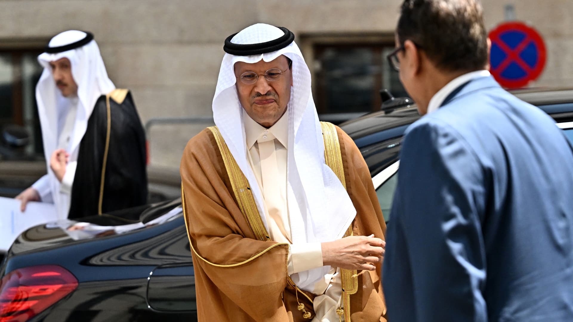 OPEC+ sticks to 2023 oil production targets as Saudi Arabia