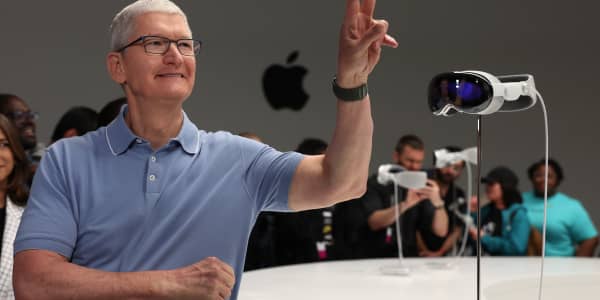 3 things for investors to consider after Apple's big unveiling of a new headset
