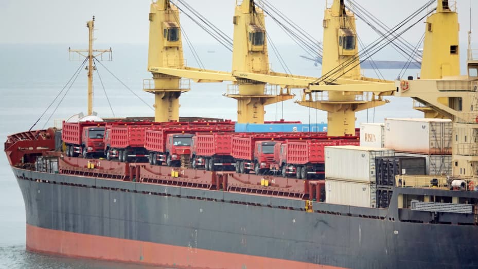 YANTAI, CHINA - APRIL 23, 2023 The ship Haishi, carrying 30,000 tons of cargo, sails from the port of Yantai to Indonesia in Yantai, Shandong Province, China, April 23, 2023. Since the beginning of this year, Yantai Port has built an all-round export base of Southeast Asian general merchandise to the north. In the first quarter of 2023, a total of 28 ships have been shipped on the Yantai - Indonesia Southeast Asian general merchandise route, with the export volume exceeding 400,000 square meters, an incre