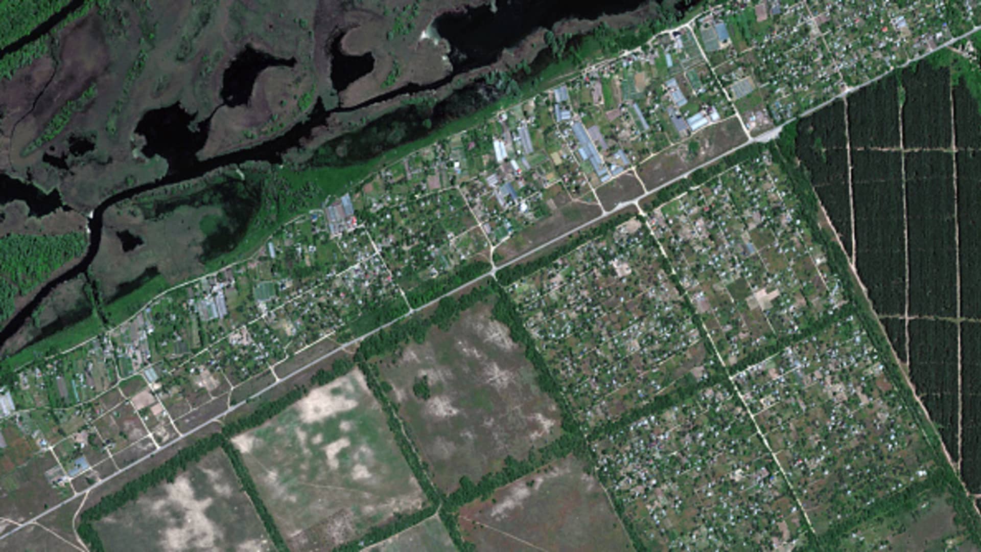 Maxar satellite imagery of the before/after images of flooded homes in Korsunka, Ukraine. 