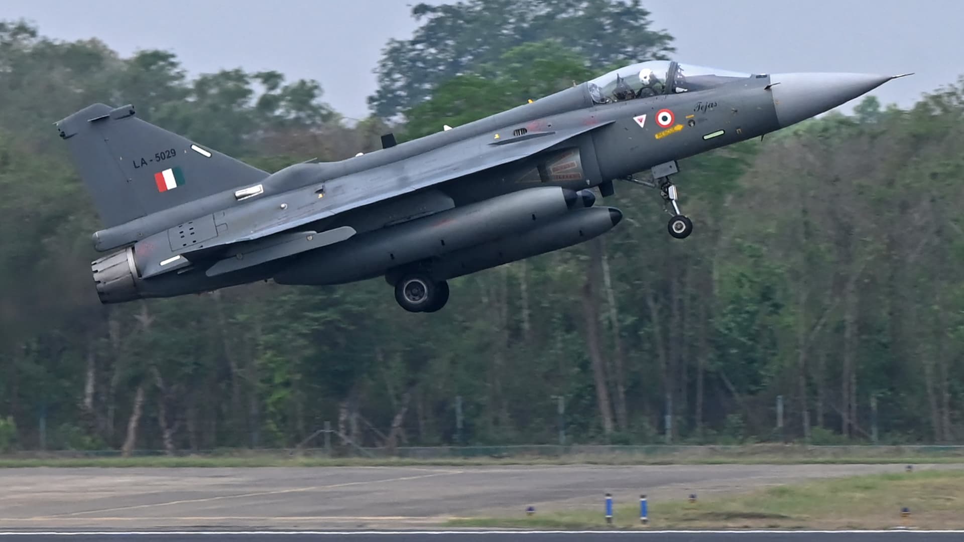 GE nears deal with India's Hindustan Aeronautics to co-manufacture fighter jet engines