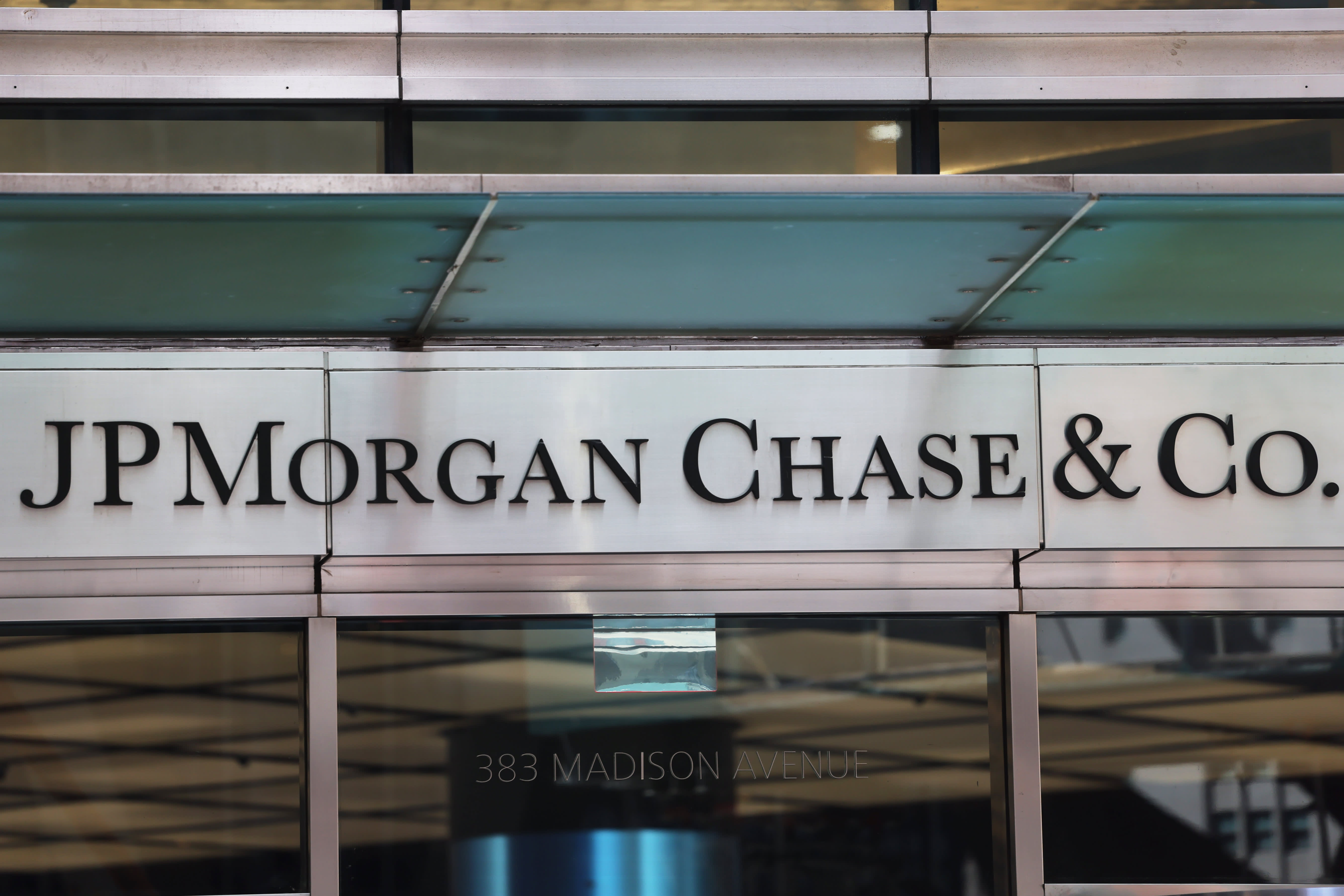 'Keep buying JPMorgan at highs: 'Goliath wins,' says bank chief analyst Mike Mayo