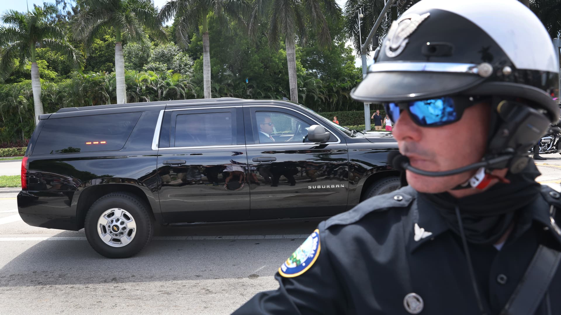 DORAL, FLORIDA - JUNE 12: A motorcade carrying former President Donald Trump arrives at the Trump National Doral Miami resort on June 12, 2023 in Doral, Florida. Trump is scheduled to appear tomorrow in federal court in Miami for an arraignment on charges including mishandling of classified documents, obstruction, and making false statements.(Photo by Scott Olson/Getty Images)