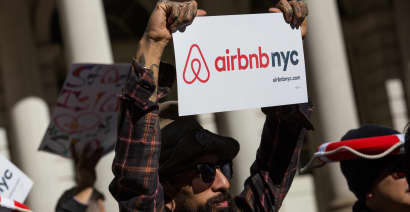 New York City to delay enforcing law against Airbnb hosts