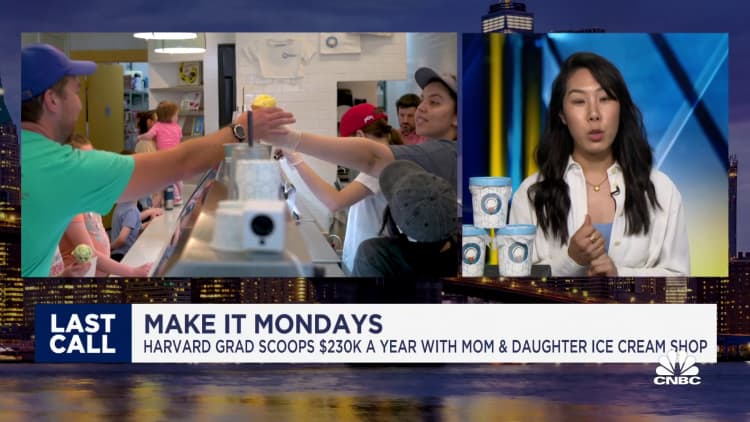 Harvard grad makes $230K per year with mother and daughter ice cream shop
