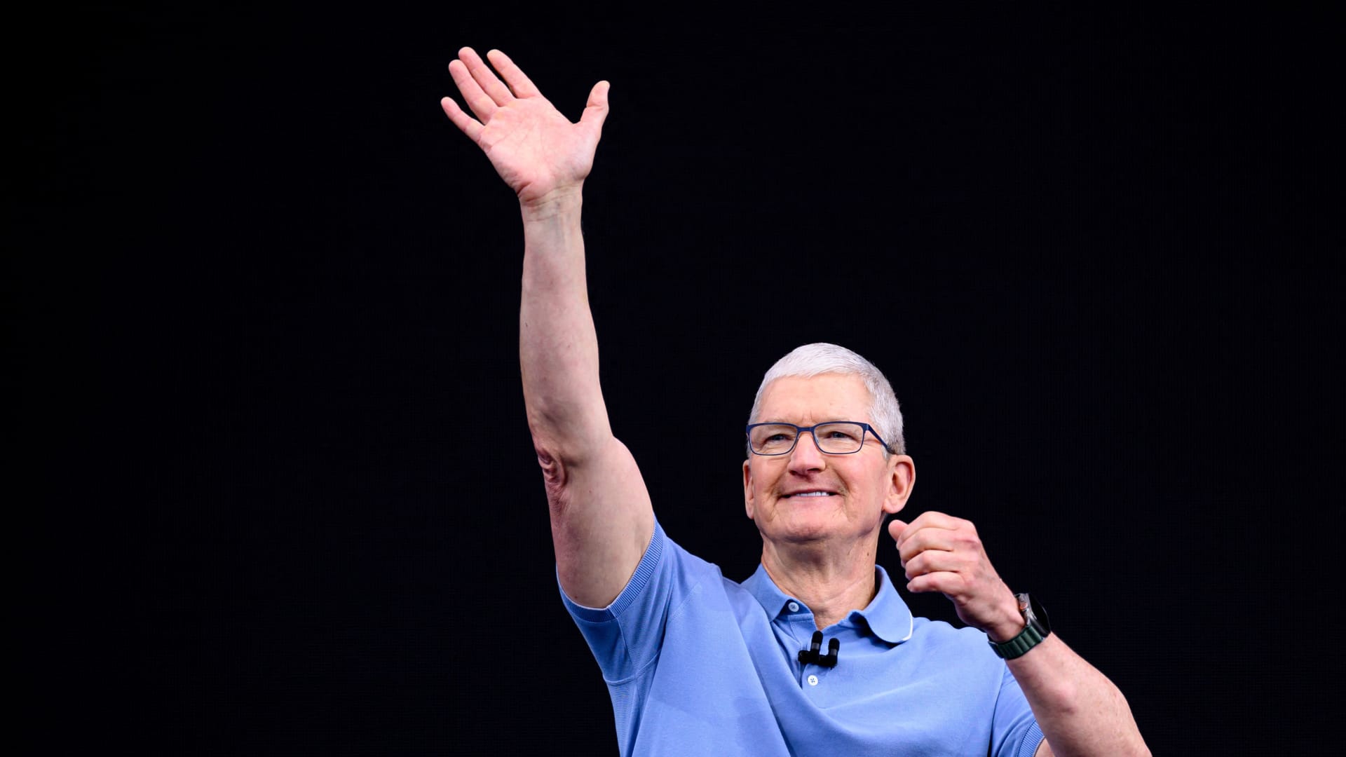 Apple's market cap closes above  trillion for the first time ever