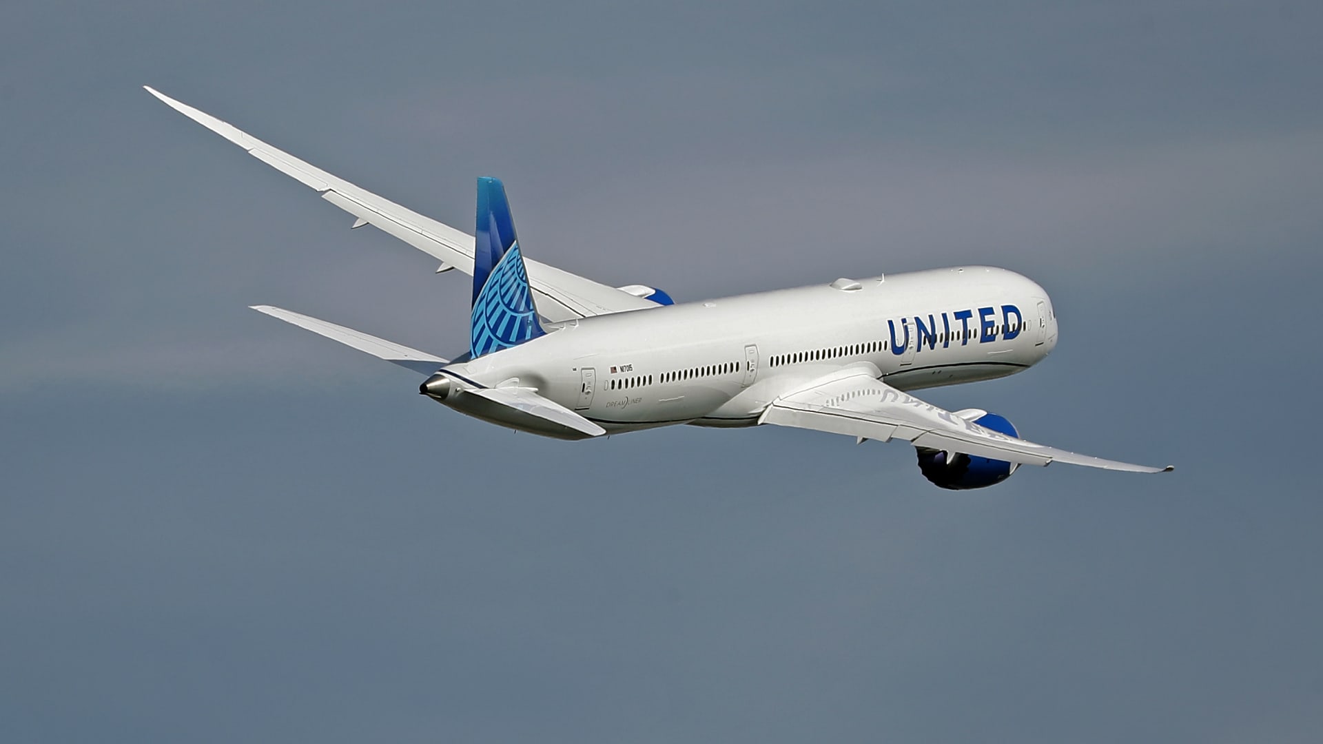 United asks pilots to take unpaid time off, citing Boeing's delayed aircraft