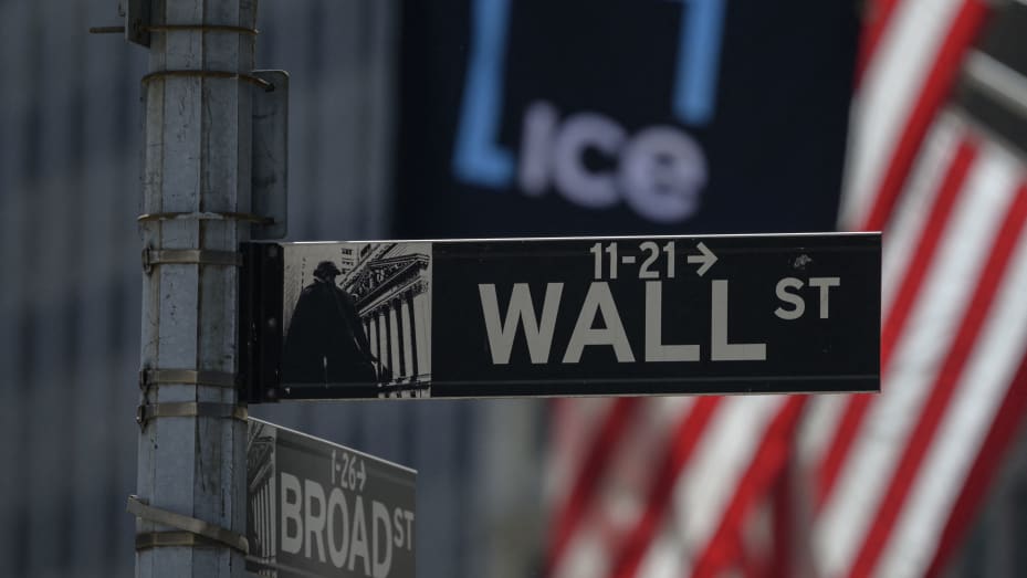 Una vista general de la Bolsa de Valores de Nueva York (NYSE) en Wall Street en la ciudad de Nueva York el 12 de mayo de 2023.