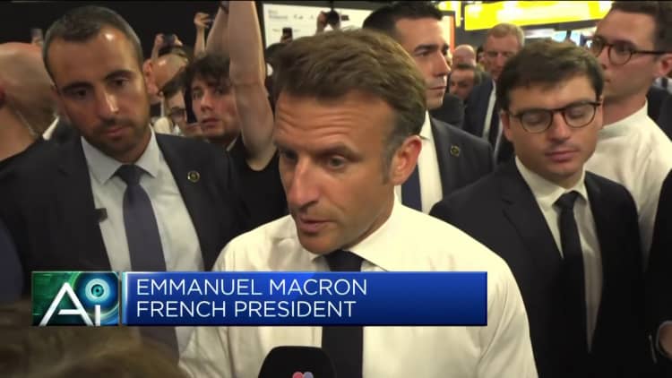 Le président français Emmanuel Macron a appelé à une réglementation mondiale de l'IA