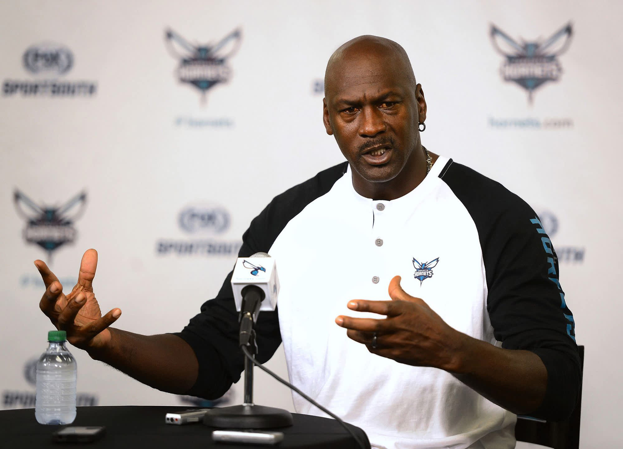 Michael Jordan sprzedaje swoje większościowe udziały w Charlotte Hornets