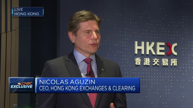 The CEO of HKEX discusses the 3 goals of his new model with two HKD-RMB meters
