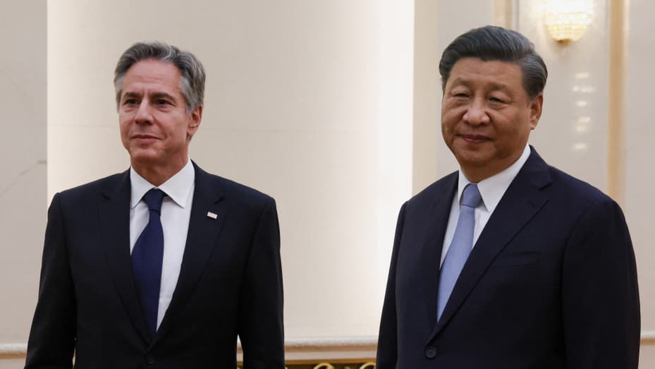 China's President Xi Jinping (R) met with U.S. Secretary of State Antony Blinken.