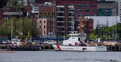 Coast Guard searches for 5-person crew aboard submersible that went missing on dive to Titanic wreck