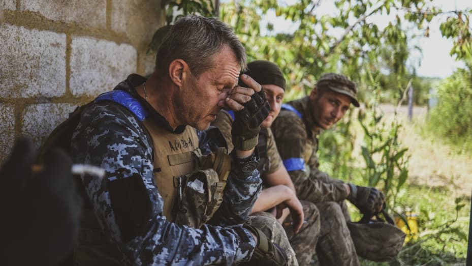DONETSK, UCRANIA - 21 DE JUNIO: Una vista de los pueblos recapturados por el ejército ucraniano en la región de Donetsk, Ucrania, el 21 de junio de 2023. Los enfrentamientos continúan cerca de estos pueblos recapturados de Storojove y Neskucne.  En las aldeas, una gran cantidad de vehículos aéreos no tripulados (UAV) vuelan, a menudo se escuchan disparos de artillería y tanques.  (Foto de Ercin Erturk/Agencia Anadolu a través de Getty Images)