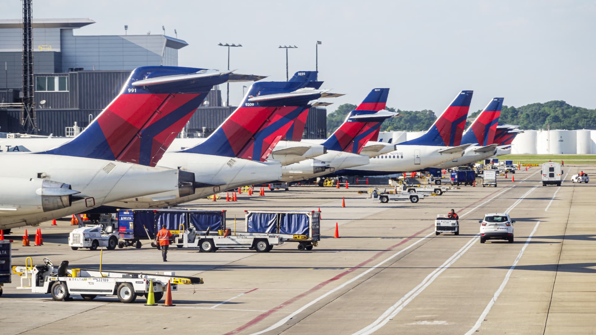 Delta is setting up emergency savings for workers of up to $1,000