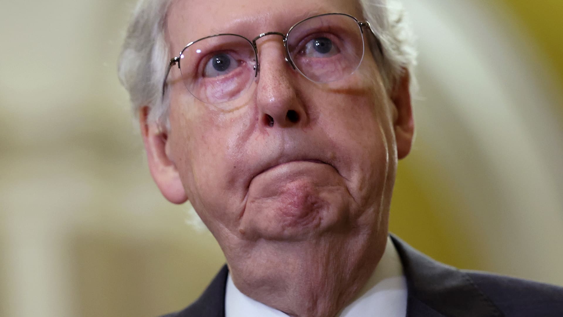 Mitch McConnell freezes, struggles to speak in second incident this summer - CNBC