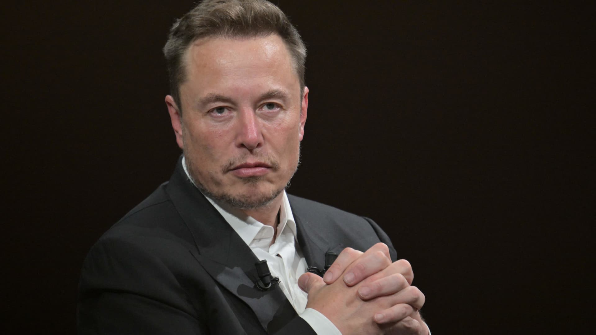 Elon Musk says Twitter cash flow is negative due to ad revenue declines, ‘heavy debt’