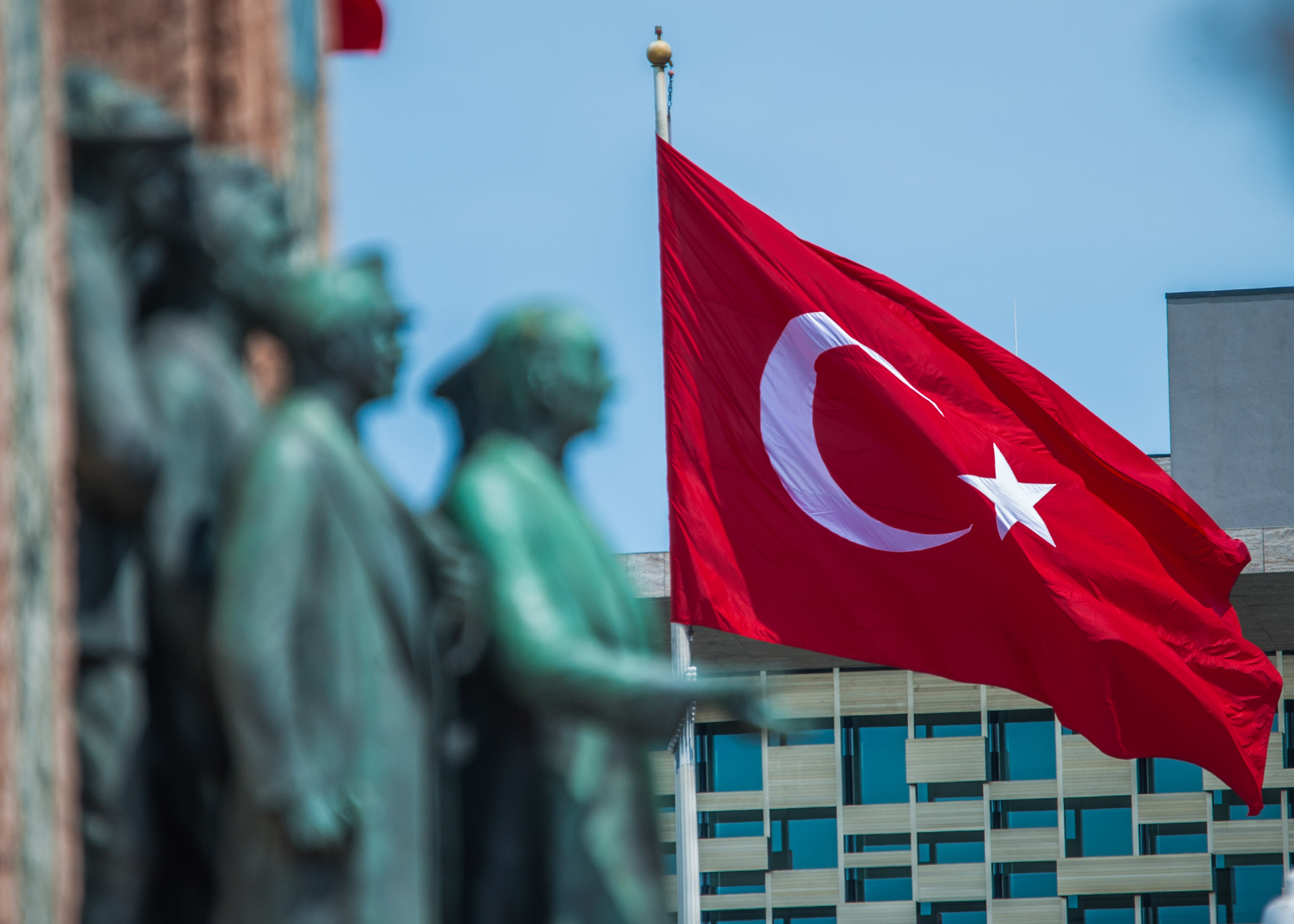 A török ​​jegybank 30 százalékra emeli a kamatot
