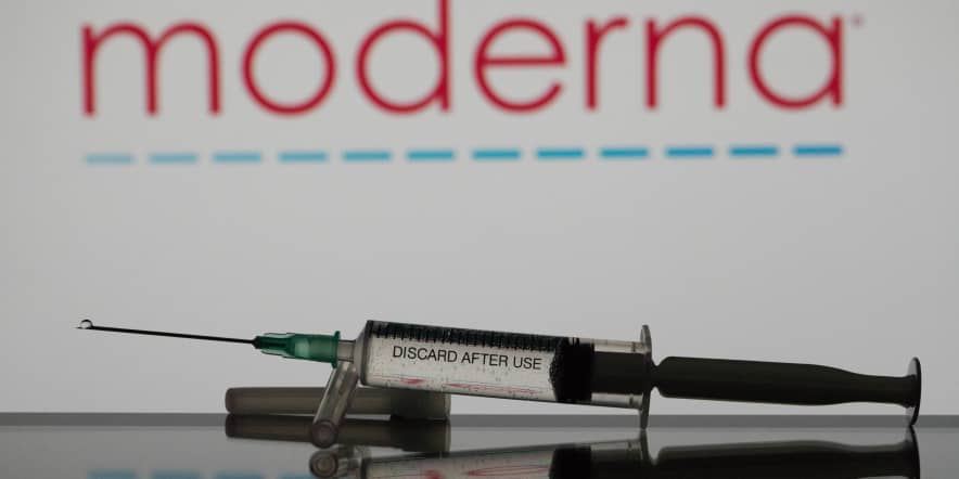 Moderna loses less than expected as Covid vaccine sales beat estimates, cost cuts take hold