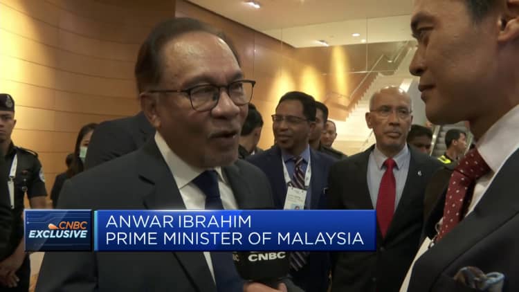 安瓦尔表示马来西亚独自实现净零排放“不现实”