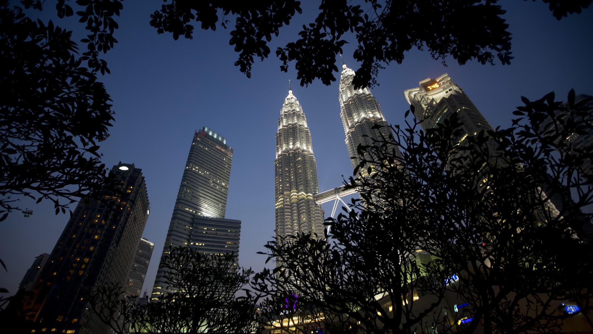 马来西亚主权财富基金寻求在动荡的市场中提高投资组合弹性