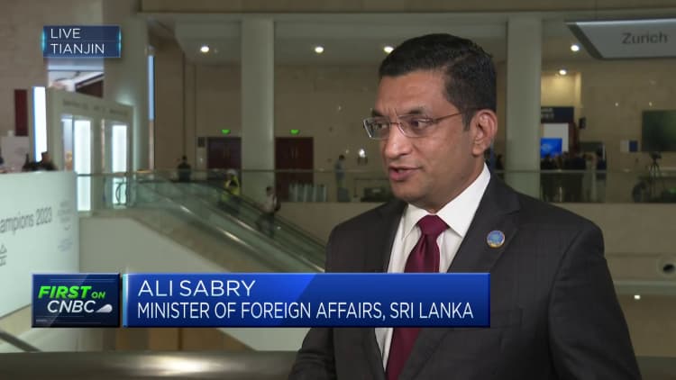 China zal Sri Lanka blijven steunen bij het herstructureren van schulden, zegt de minister van Sri Lanka