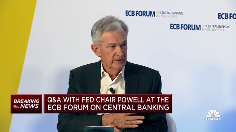 Fed's Powell talks rate hikes: strong labor market will bring more constraints