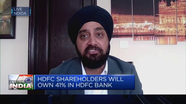 HDFC Bank 'definitely' a buy, says wealth manager