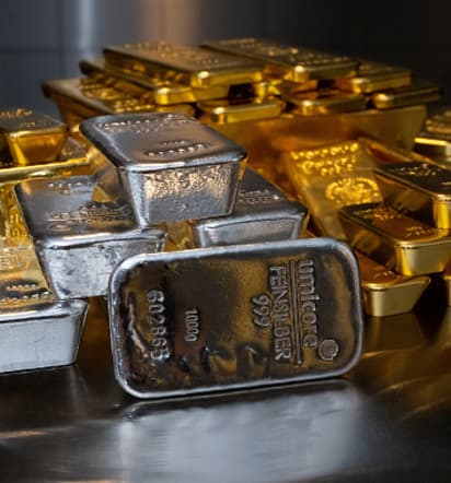 Gold prices sprint to all-time peak on Fed rate-cut bets